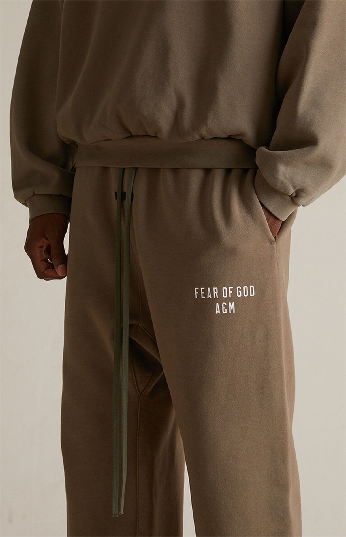 Essentials Heavy Sweatpants “Military” (FW24) – תמונה 6
