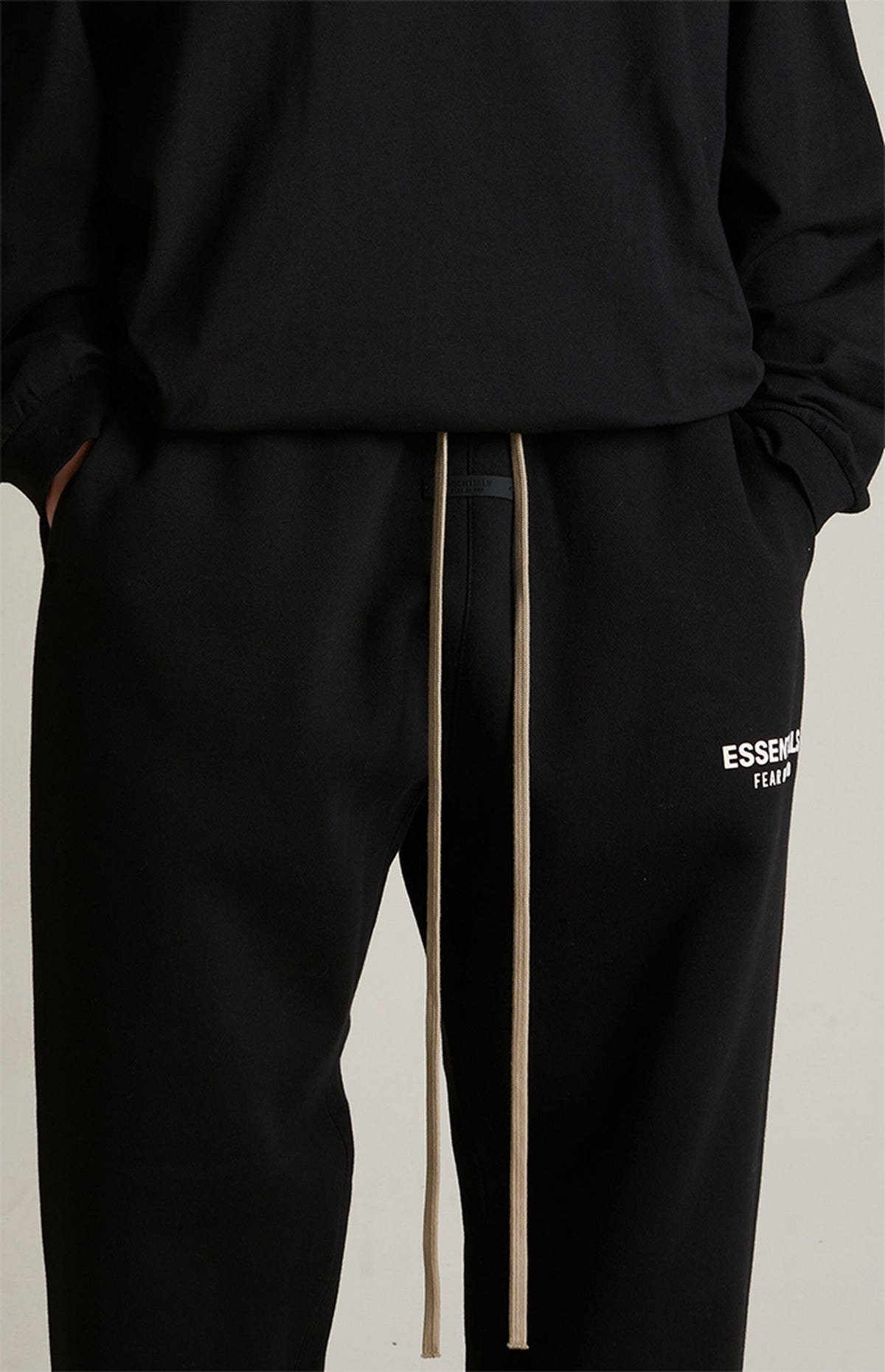 Essentials Sweatpants “Black” (FW24) – תמונה 5